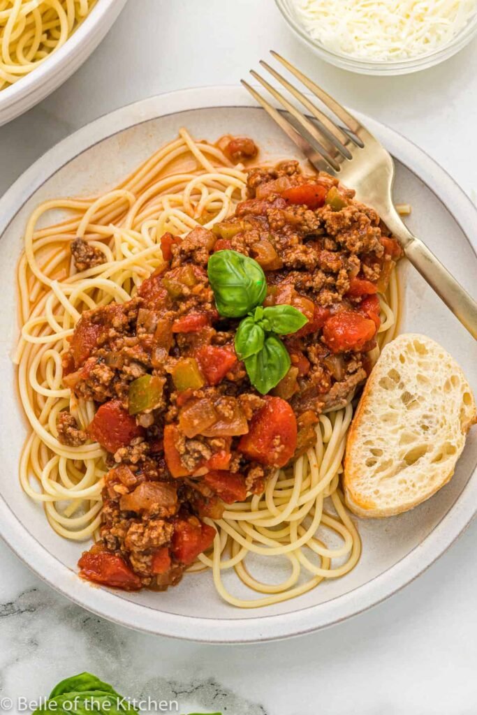 When is the Best Time to Add Garlic to Spaghetti Sauce?