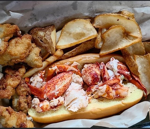 How Many Calories in a Lobster Roll ?